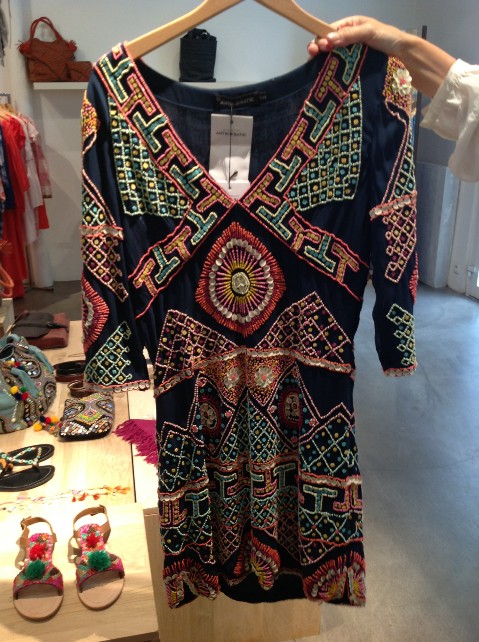 Kleid von Antik Batik, ganz mit feinen Glasperlen bestickt