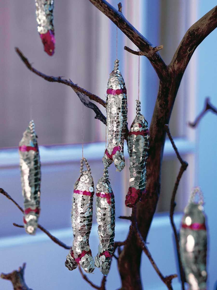 Deko-Idee für zu Hause aus der burda style: Kleine Fische aus Pailletten 